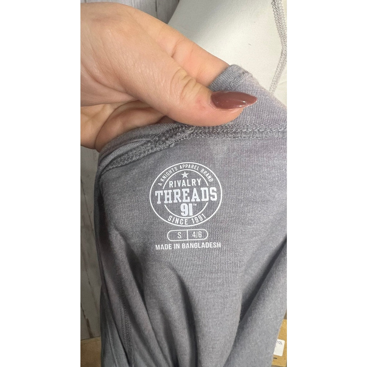 NWT Rivalry Threads Tennessee Volunteers Women's Gray V-Back T-Shirt Size Small
