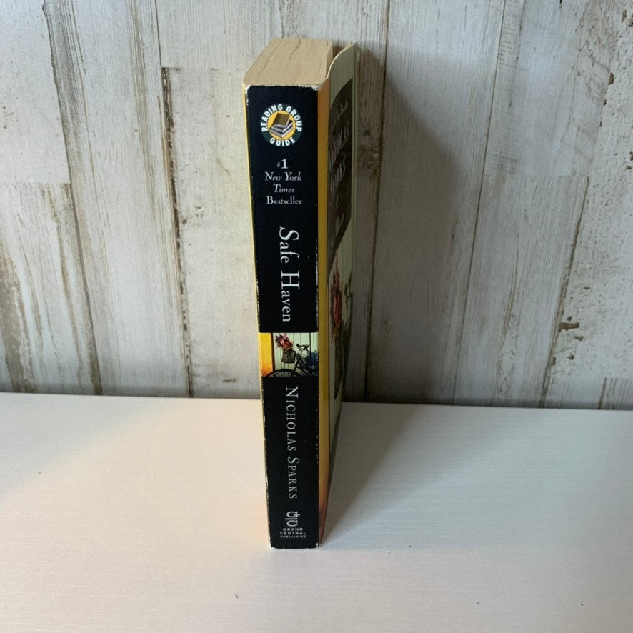 Safe Haven Paperback Novel by Nicholas Sparks 343 Pages #1 NYT Bestseller