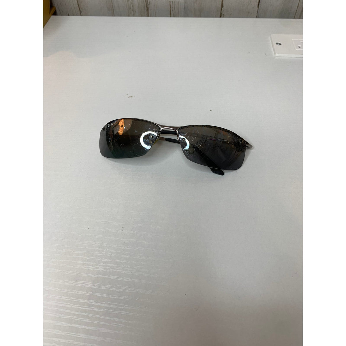 Ray-Ban Sunglasses Unisex Gray Frame Green Polarized Wraparound 63-15