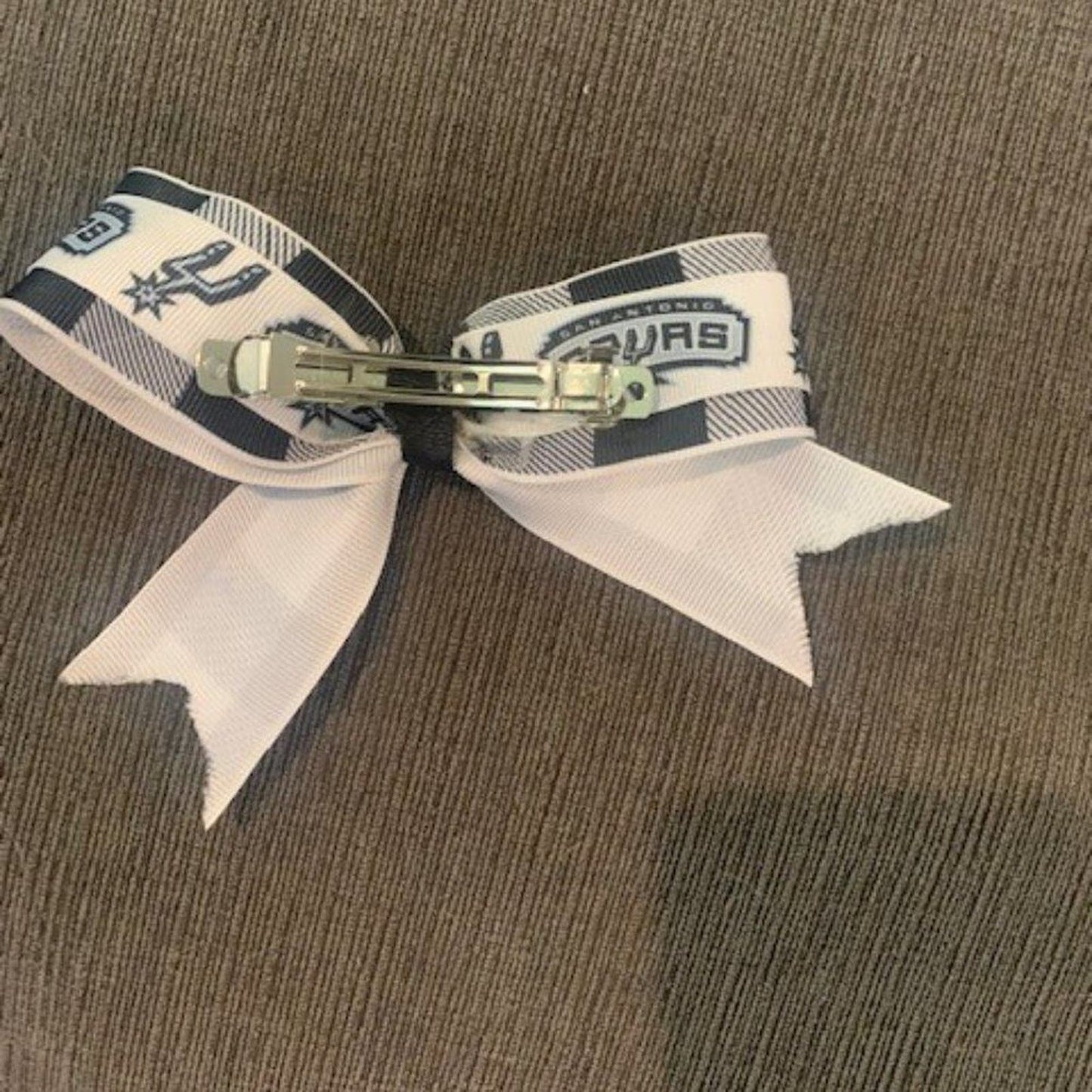 Host Pick! San Antonio Spurs black/white hair bow