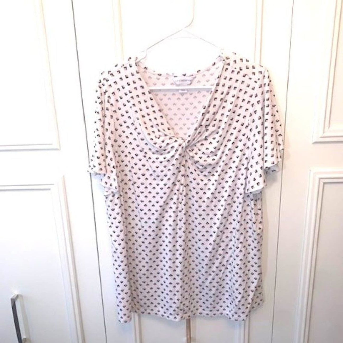 Liz Claiborne V-neck white short sleeve top 1X