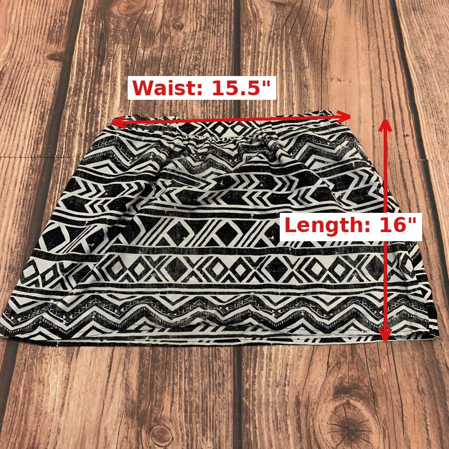 BCX Black White Aztec Print Flounce Mini Skirt Size Medium