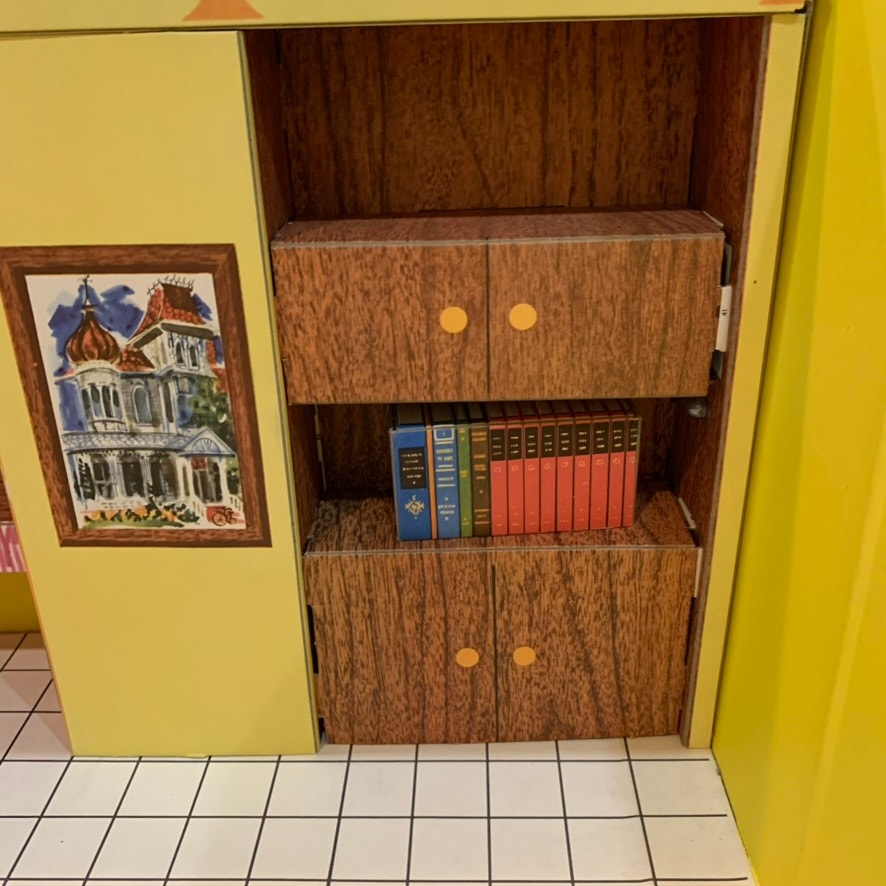 Vintage 1962 Mattel Barbie Dream House Fold-Out Dollhouse