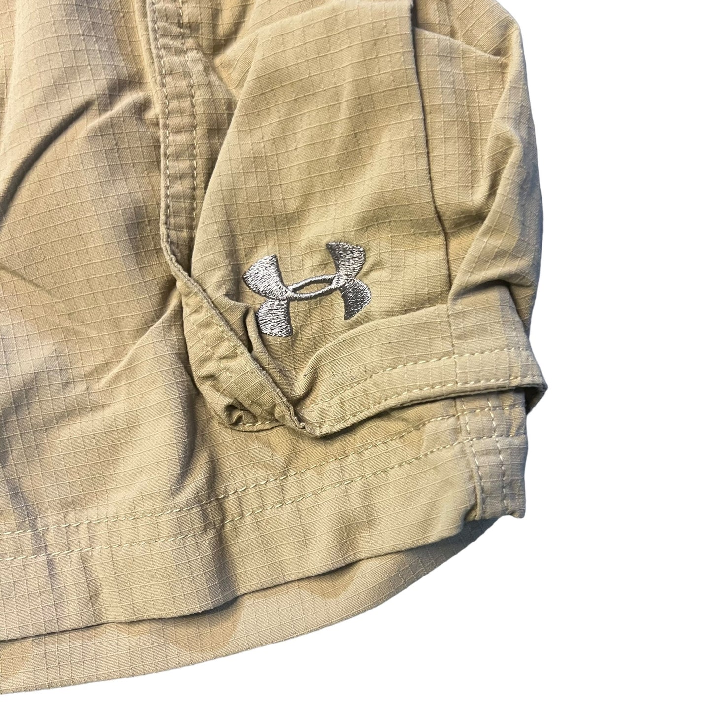 Under Armour Youth Large Khaki Lightweight Breathable Loose Fit Cargo Shorts