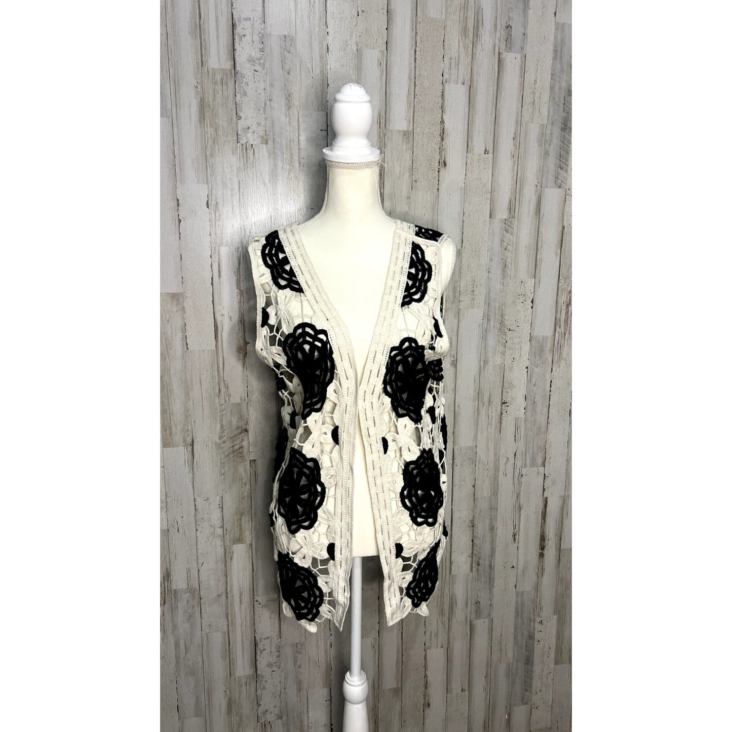 NWT House Of Harlow 1960 Women's Ivory Floral Crochet Open Front Vest - One Size