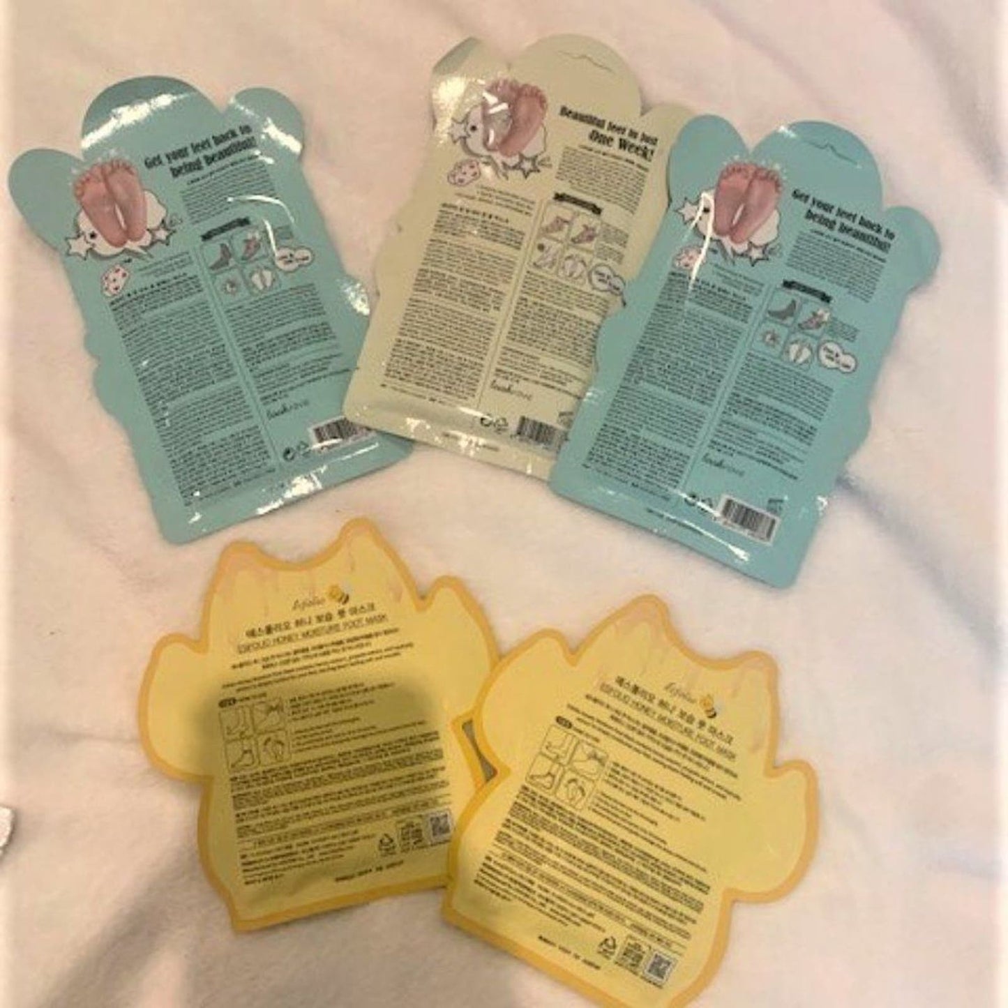 NEW Set 5 moisturizing foot masks for pretty feet!