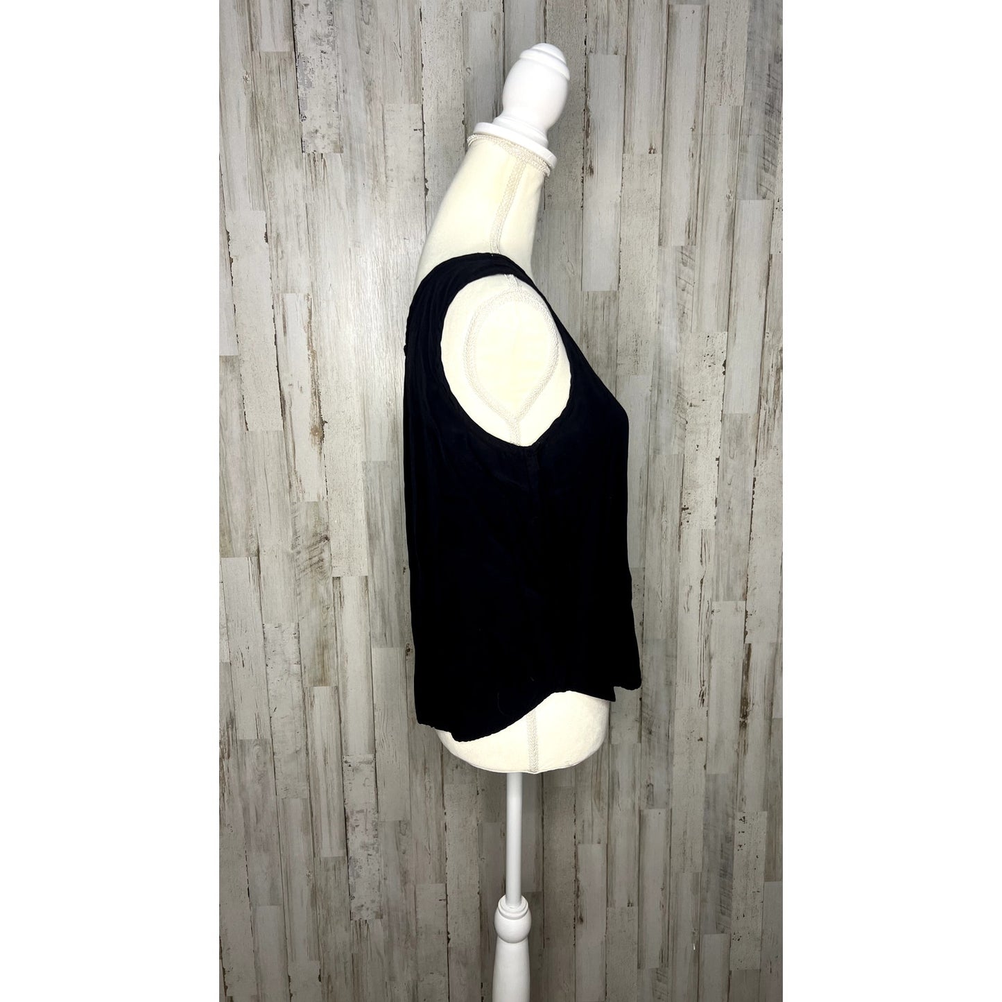 Vintage Langtry Women's Medium Black Scoop Neck Lightweight Sleeveless Tank Top