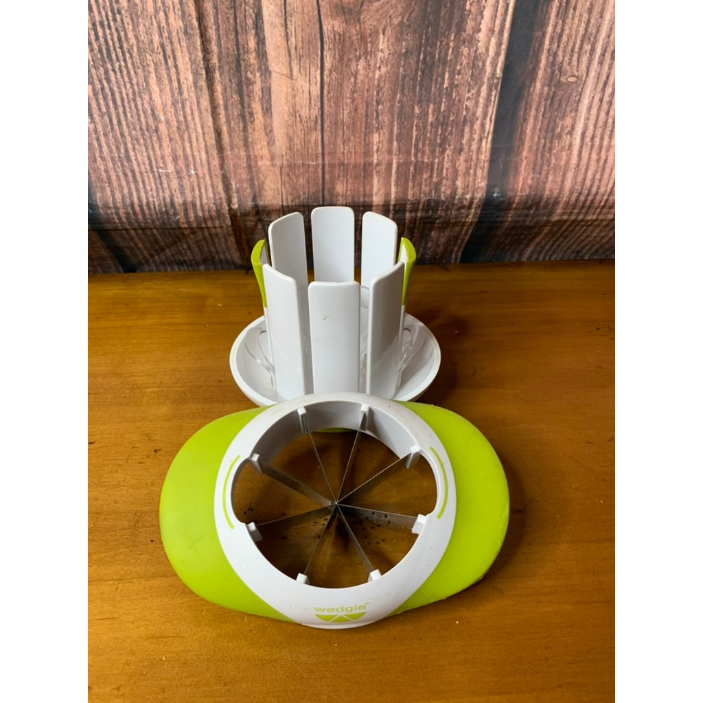 Prepara Wedgie Citrus Wedger Lemon Lime Cutter Slicer Green