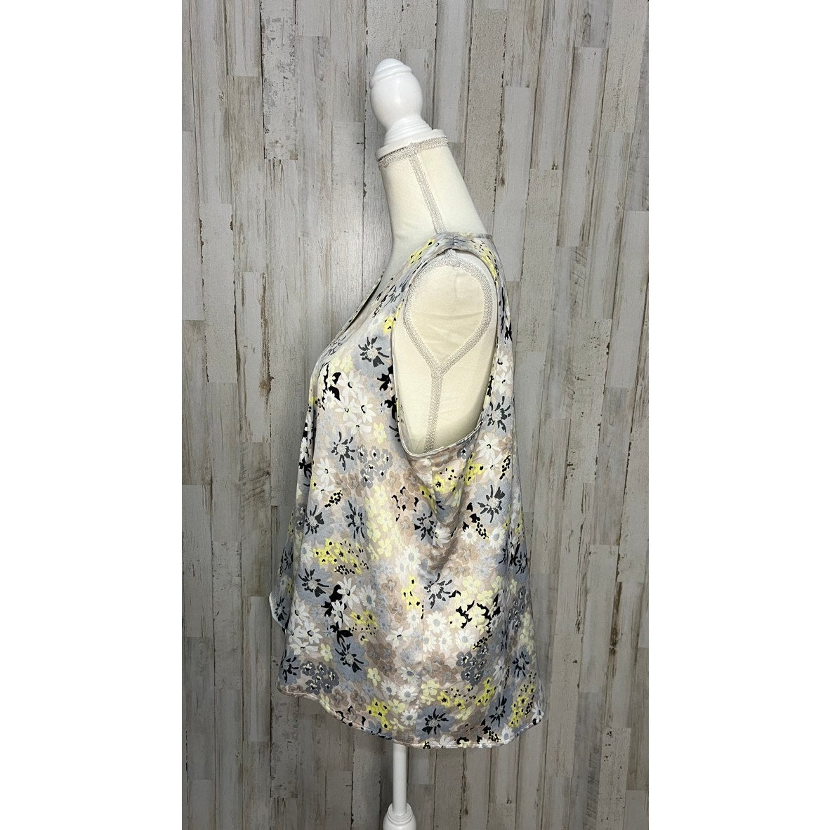 Calvin Klein Women's Floral V-Neck Sleeveless Blouse Size XL Multicolor