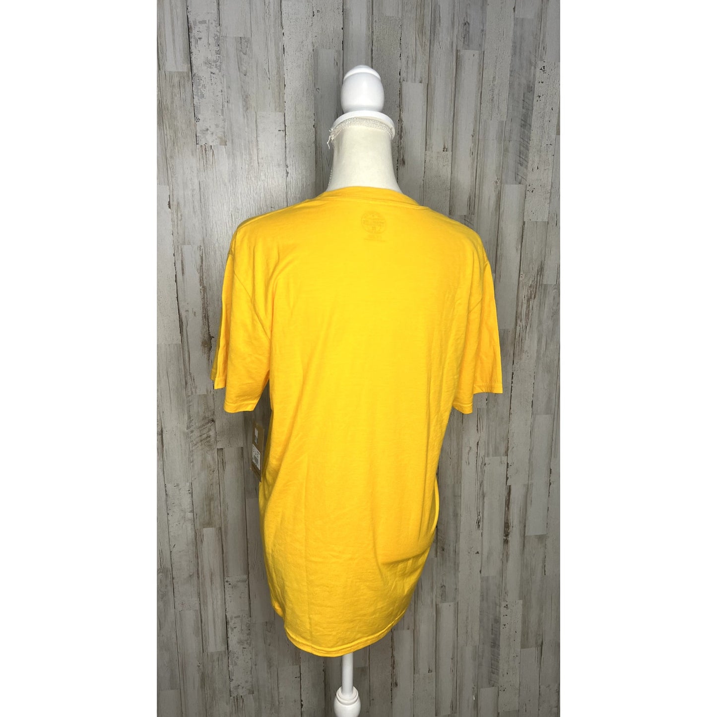 NWT VCU Rams Men's Medium Yellow T-Shirt Short Sleeve Sports College Crew Neck