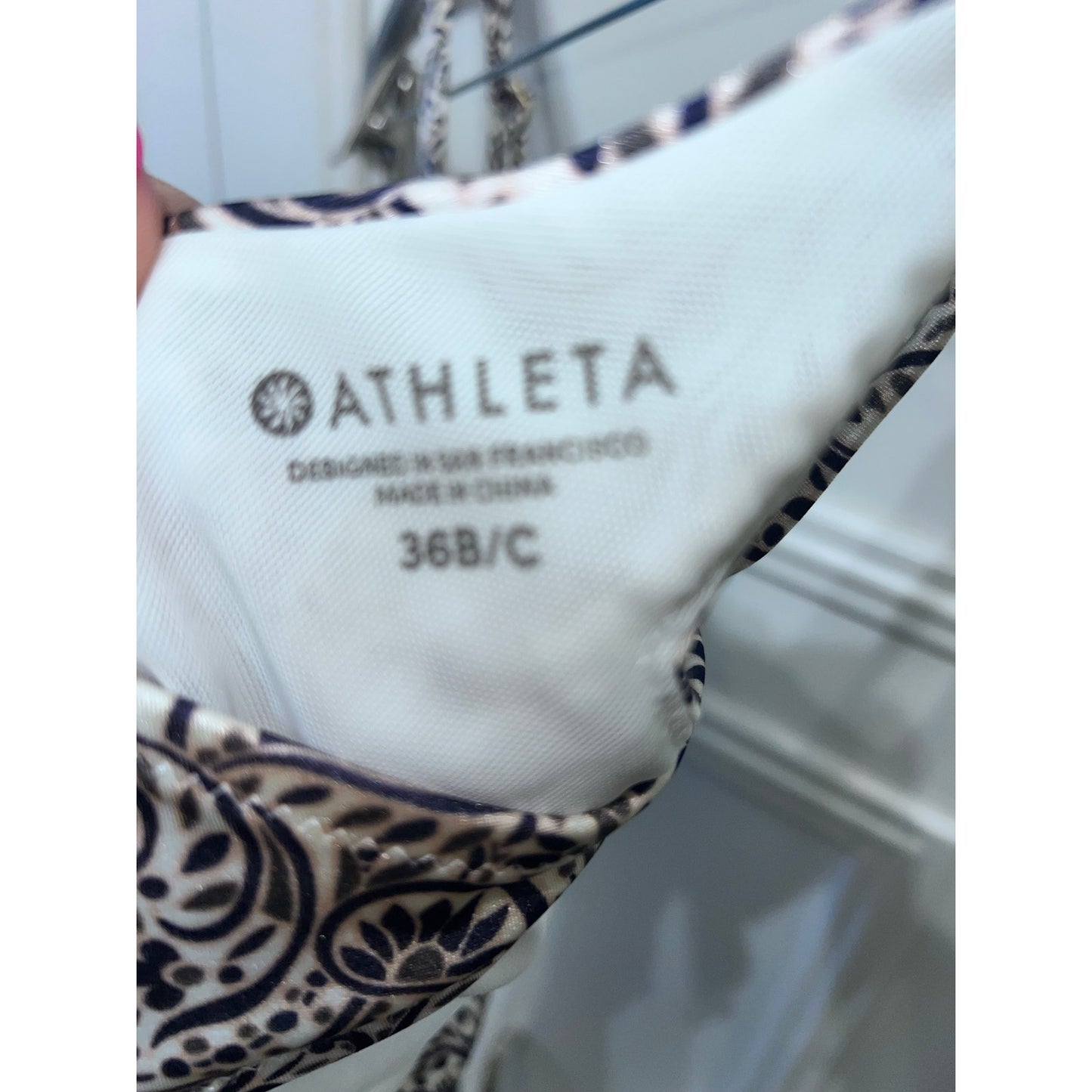 Athleta Women's Black & White Tankini Swim Top Size 36 B Adjustable Straps