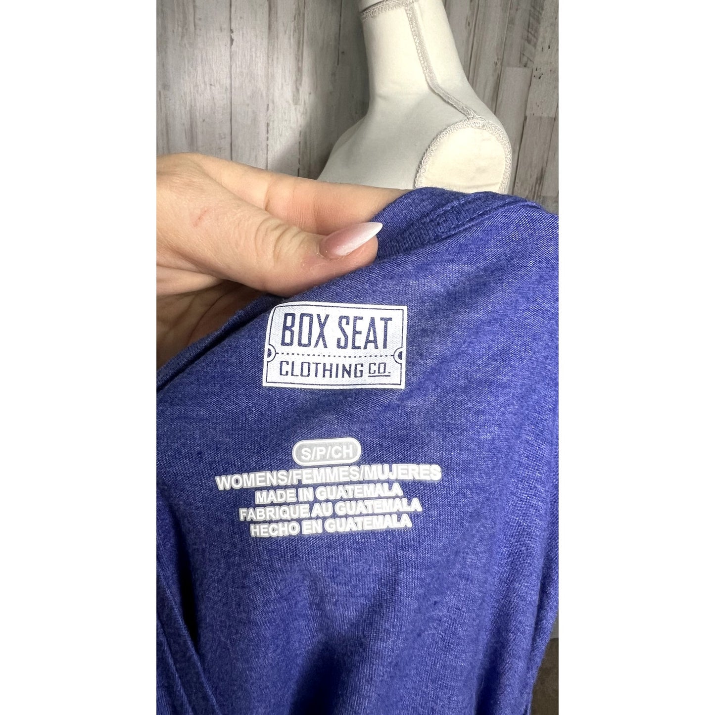 Box Seat Clothing Co. Women's Florida Gators V-Neck Blue T-Shirt Size Small