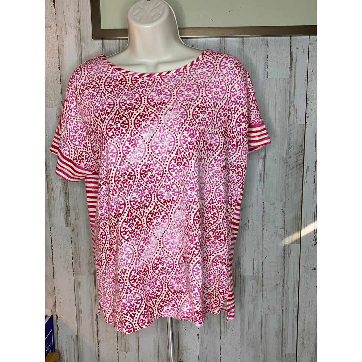 Chico's Top Womens Size 0 (Small)  Pink Medallion Print Boat Neck Short Sleeve