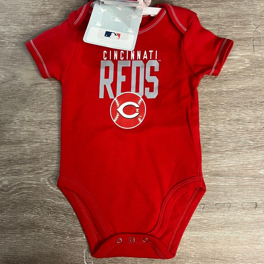 NWT Cincinnati Reds Infant Layette Set Bodysuit Bib Booties Unisex Red 6-9 Month