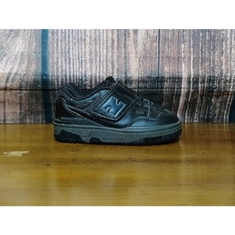 New Balance 550 Boys Triple Black Hook& Loop Strap Size 8