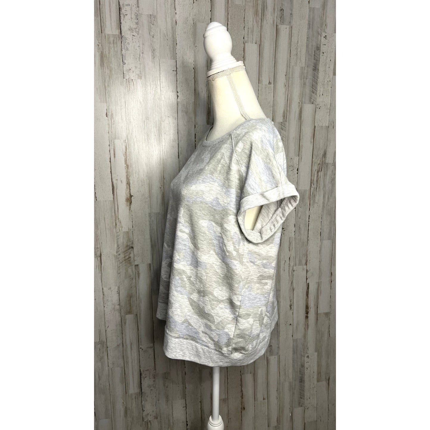 Jane and Delancey Women's Camo Pullover Top Gray Size Large Casual