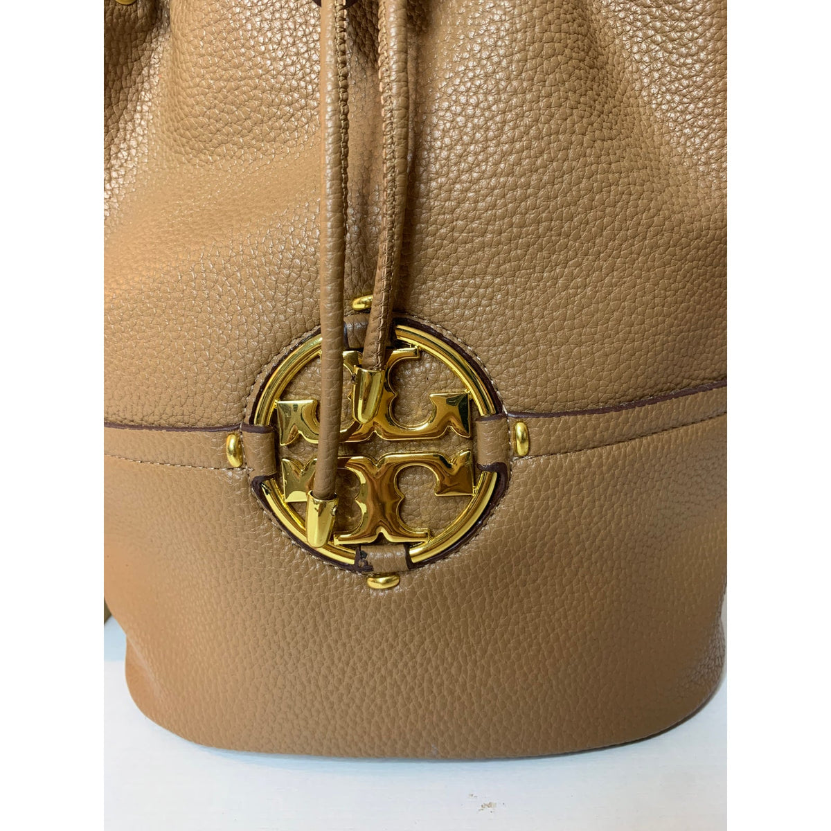Tory Burch Tan Pebbled Leather Bucket Bag Drawstring Crossbody Gold Logo