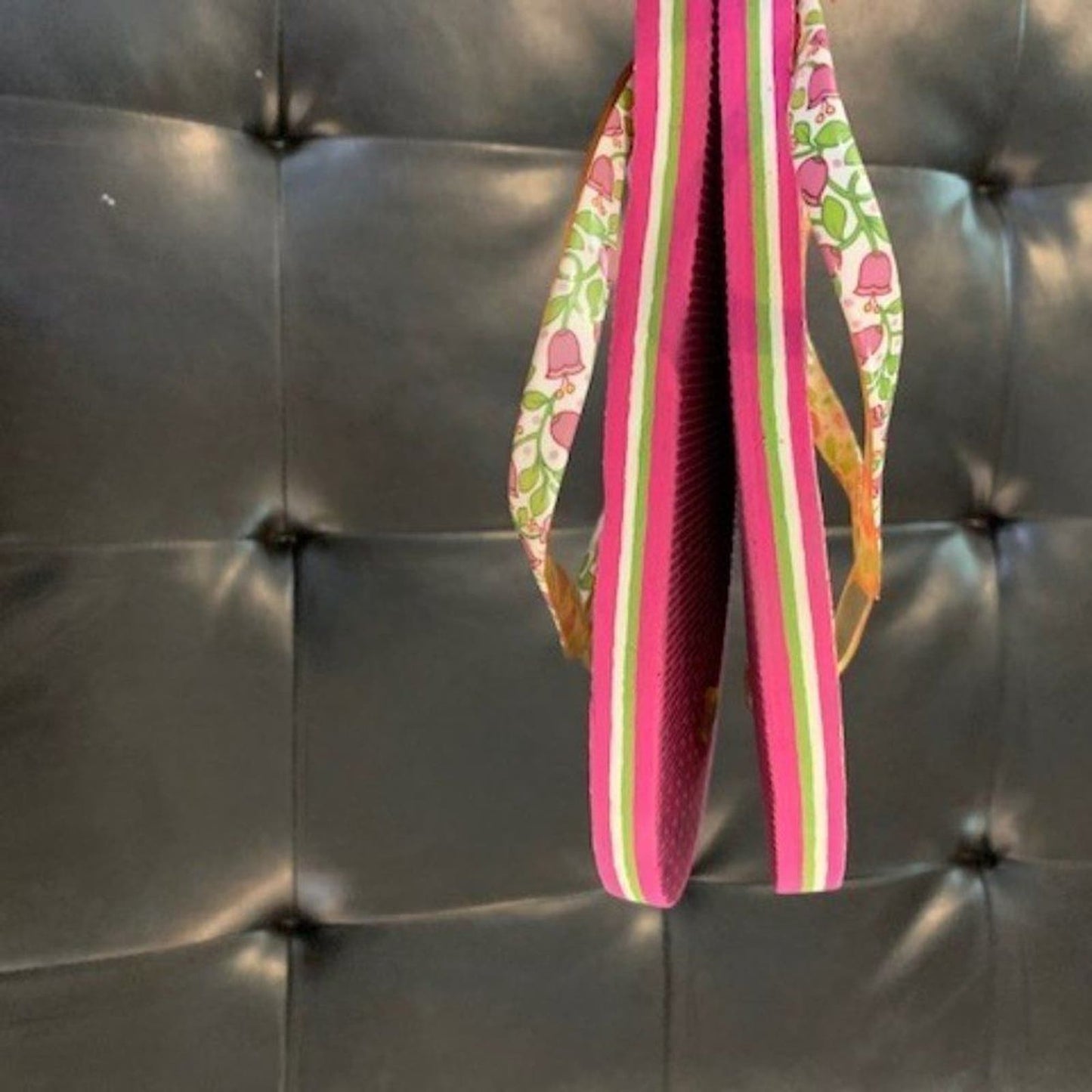 Vera Bradley Lilli Bell pink floral flip flops L