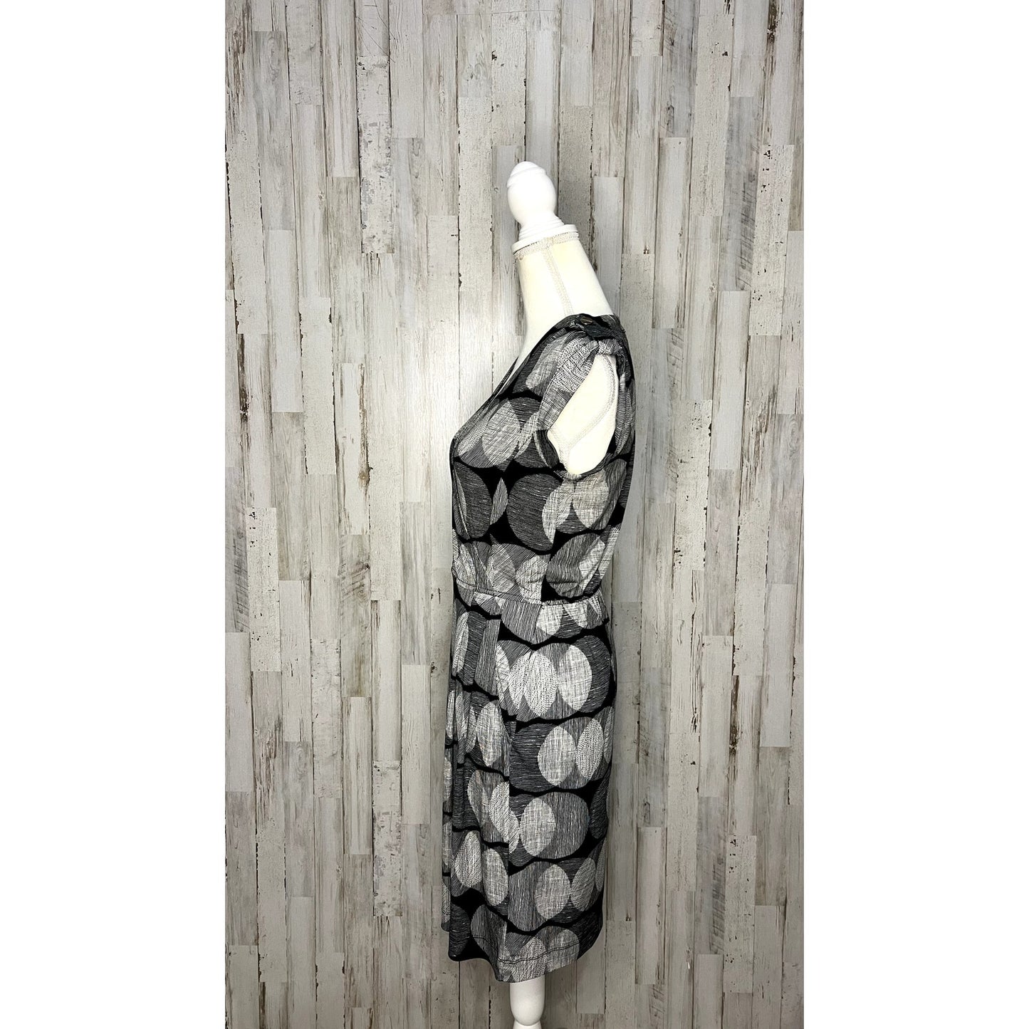 Banana Republic Women's XS Black & White Circular Knee Length Dress