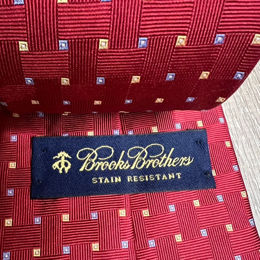 Brooks Brothers Men's Red Geometric Silk Tie Stain Resistant