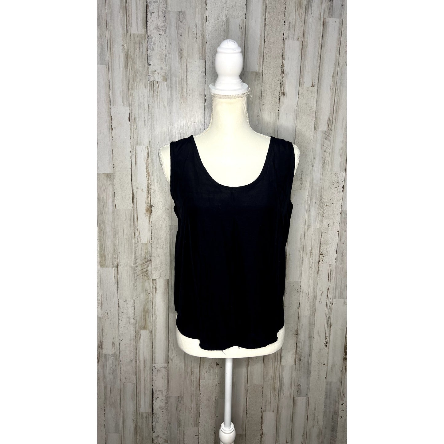 Vintage Langtry Women's Medium Black Scoop Neck Lightweight Sleeveless Tank Top