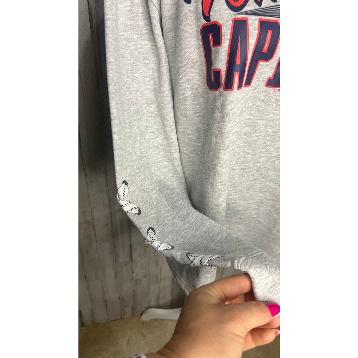 NWT Women's Medium NHL Washington Capitals Long-Sleeve Sweatshirt Heather Gray