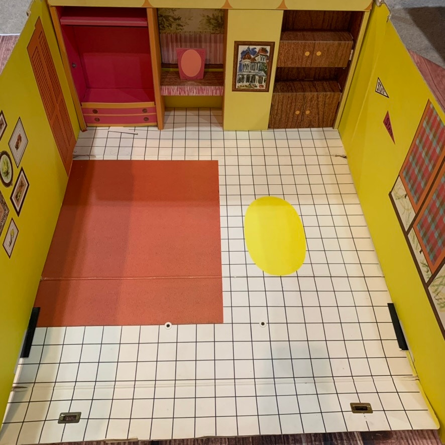 Vintage 1962 Mattel Barbie Dream House Fold-Out Dollhouse
