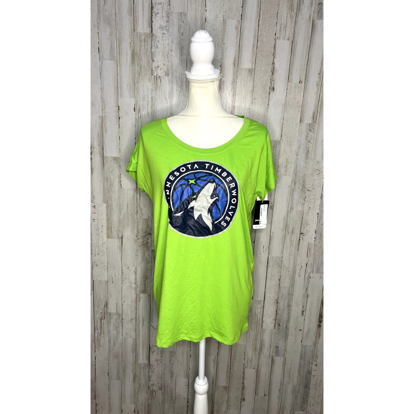 NWT Minnesota Timberwolves Women's Size Large Green Logo T-Shirt