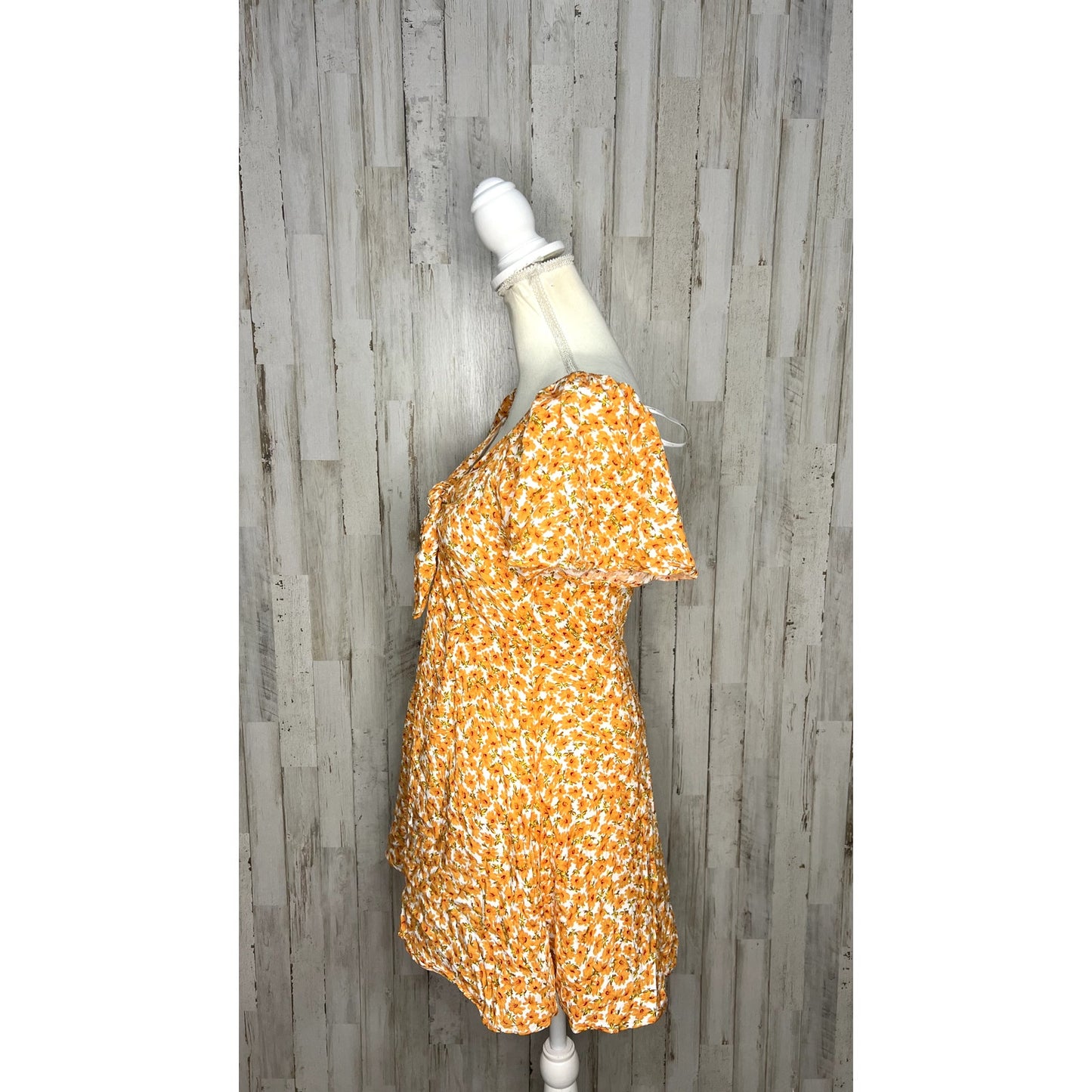 MINKPINK Women's Size Small Sun Valley Orange V-Neck Floral Mini Dress