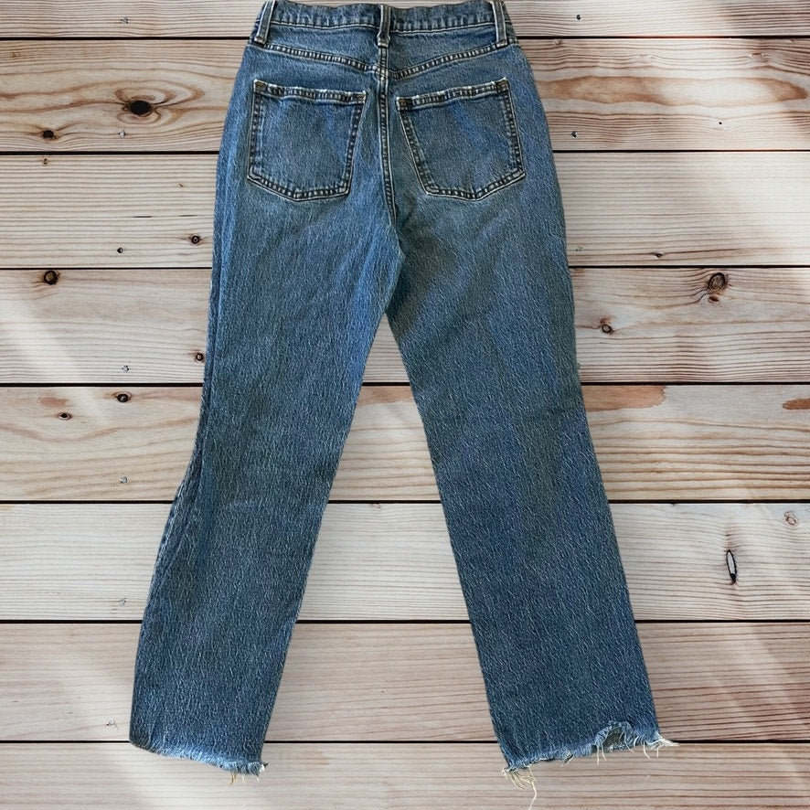 Universal Thread Women's Size 2 Distressed Blue Vintage Straight Jeans