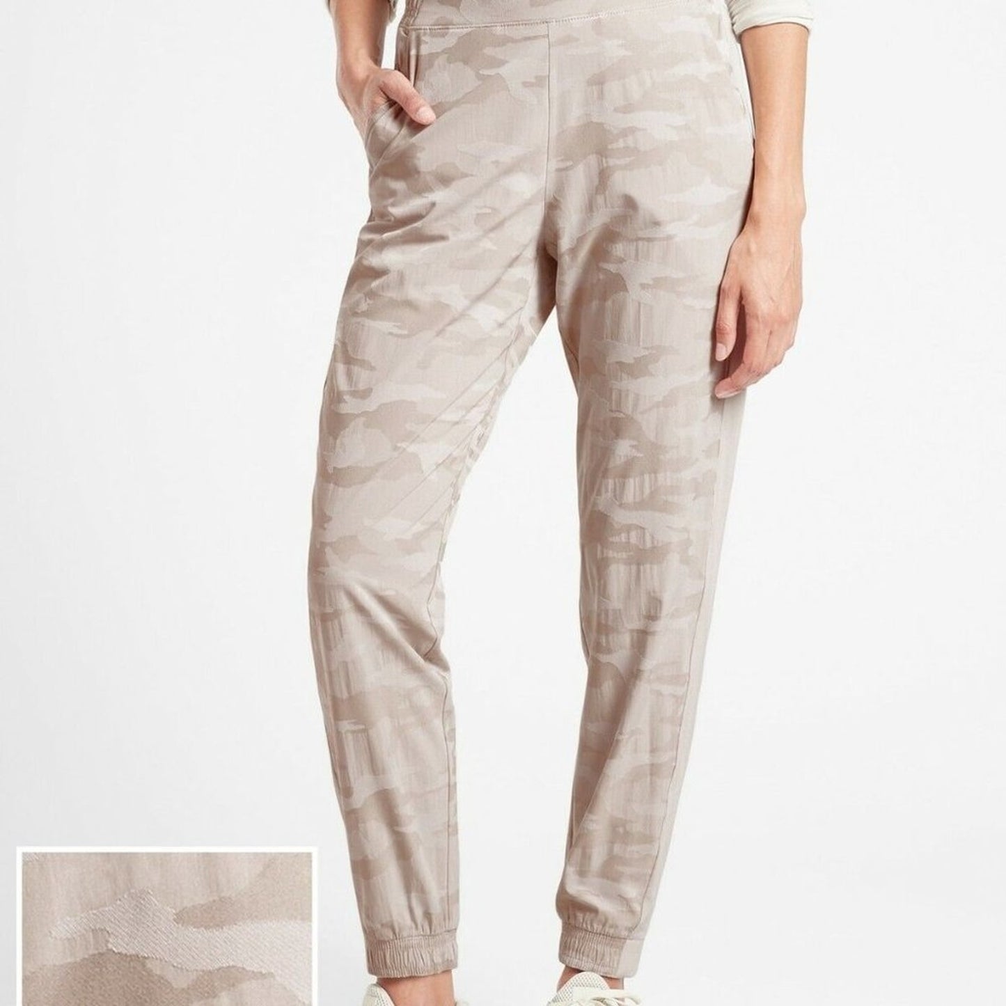 NWT Athleta Brooklyn Camo Jogger Pants Womens Size 26 Beige Tan Travel Casual