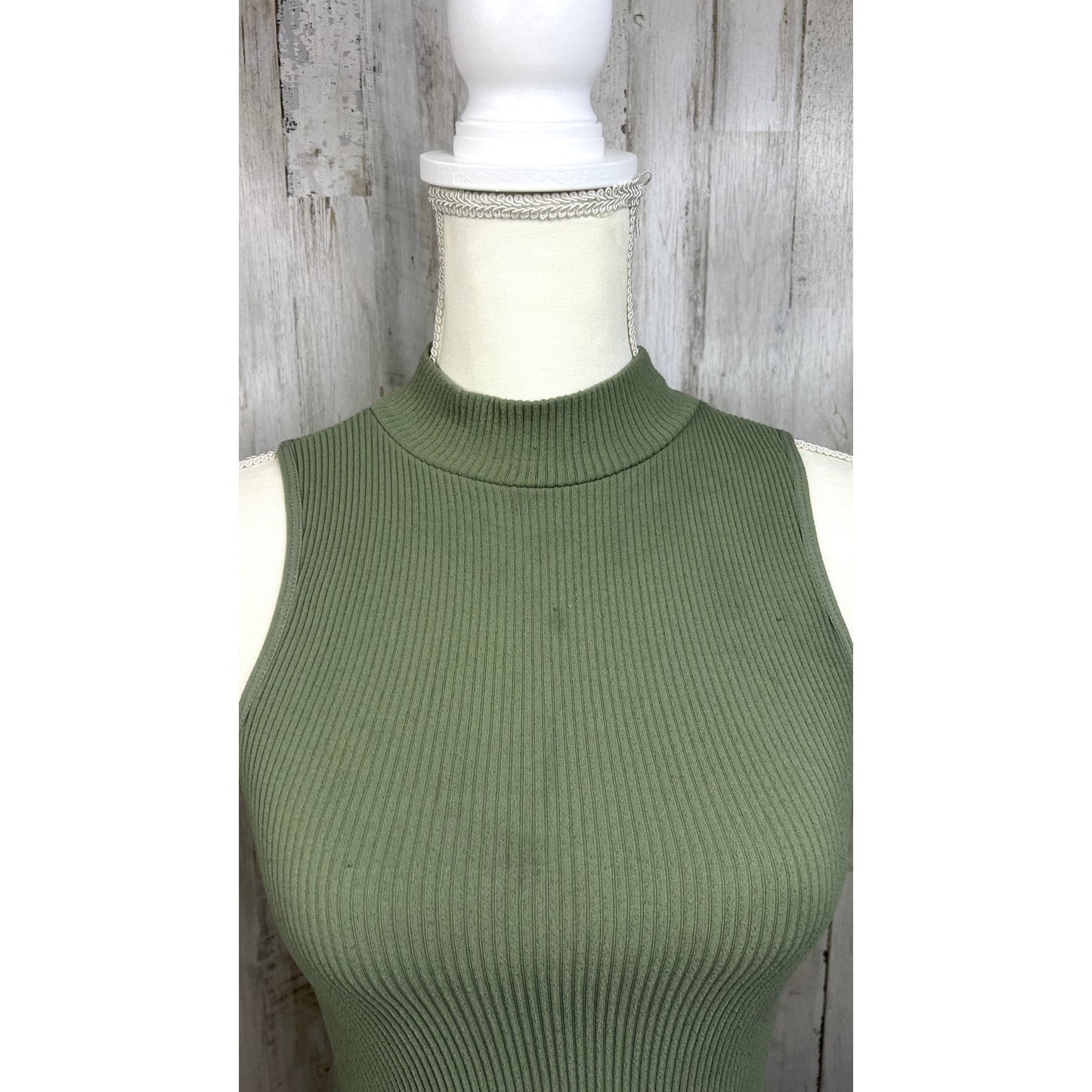 Zara Women's XS Green Ribbed Knit Crop Top Mock Neck Sleeveless Casual Tank