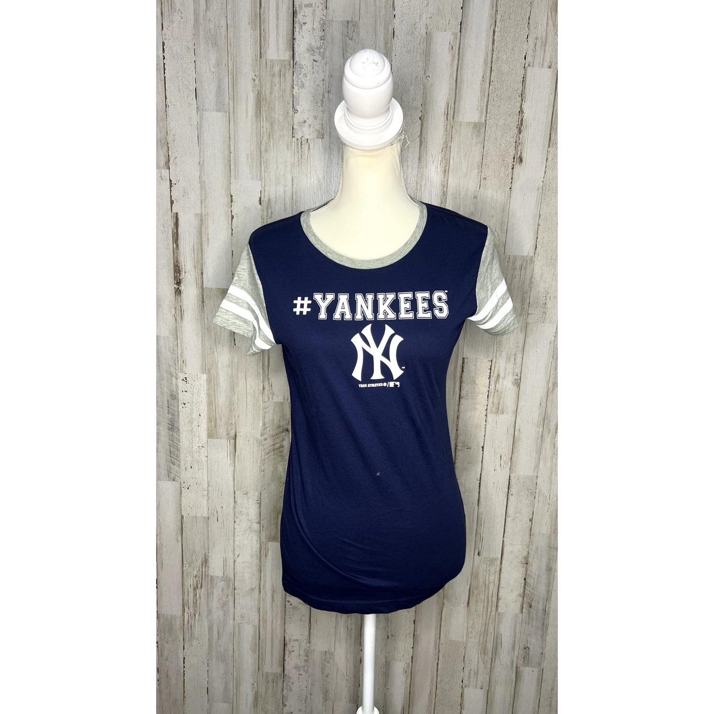 NWOT New York Yankees Girls' Size Youth Large Navy Blue Short Sleeve T-Shirt