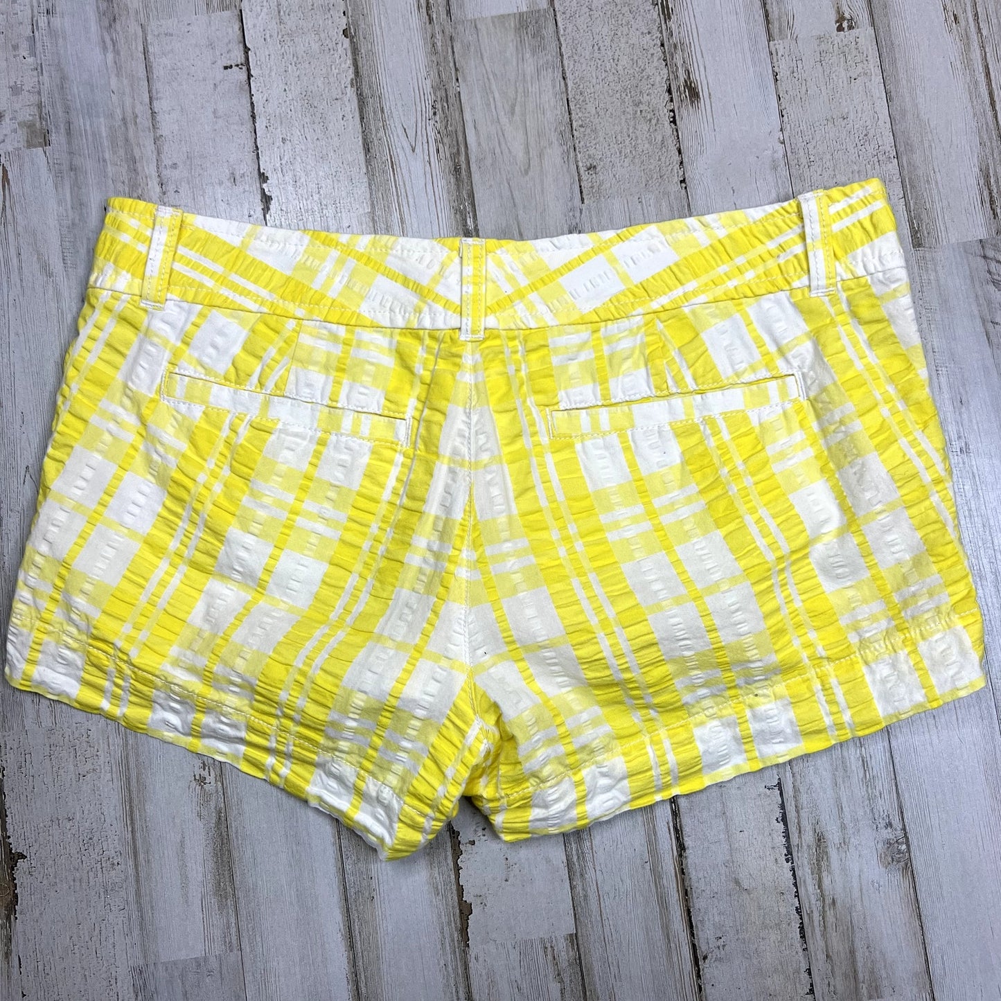 Lilly Pulitzer Women's Yellow Plaid Seersucker Chino Shorts Size 4 Casual