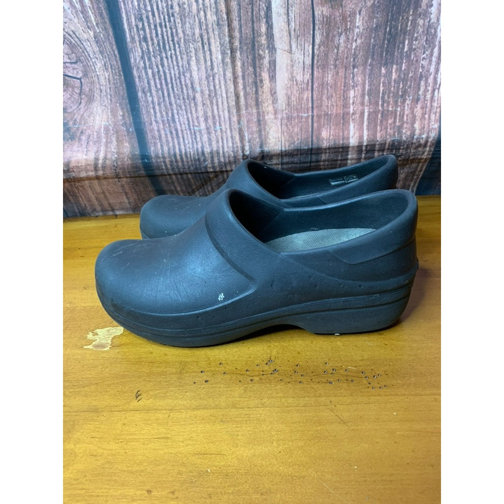 Crocs Women's Slip Resistant Work Clogs Black Size 6