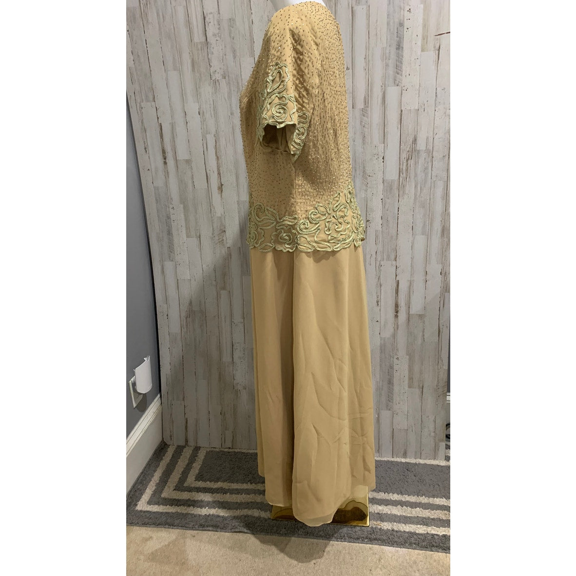 Forever Yours Dress Size 8 Gold Beaded Lace Overlay Formal