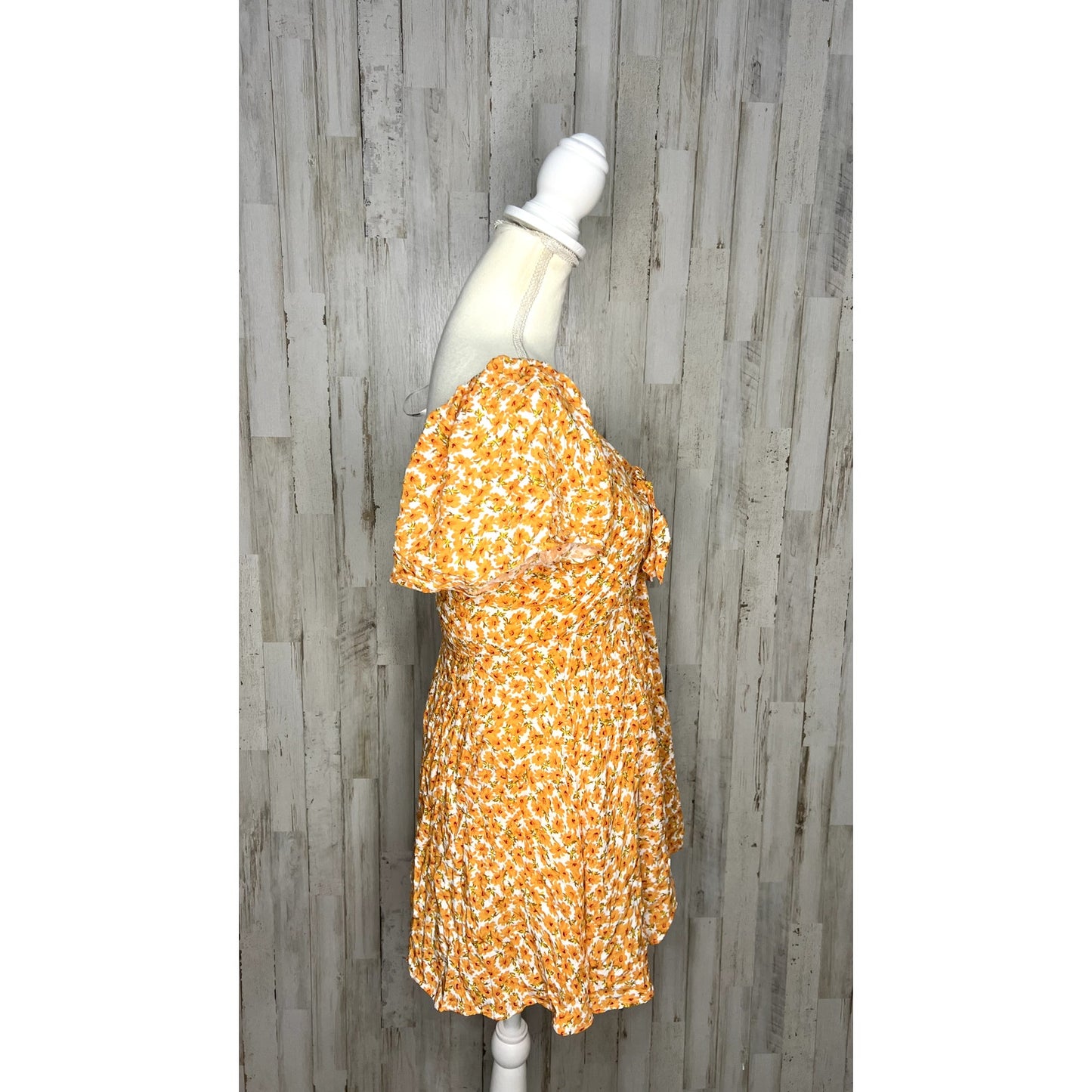 MINKPINK Women's Size Small Sun Valley Orange V-Neck Floral Mini Dress