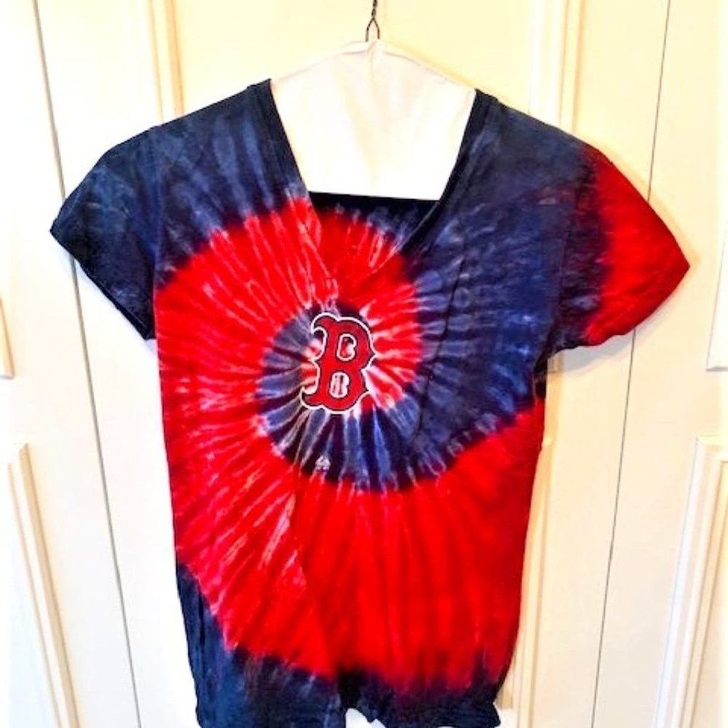 Boston Red Sox Spiral V Tie-dye t-shirt