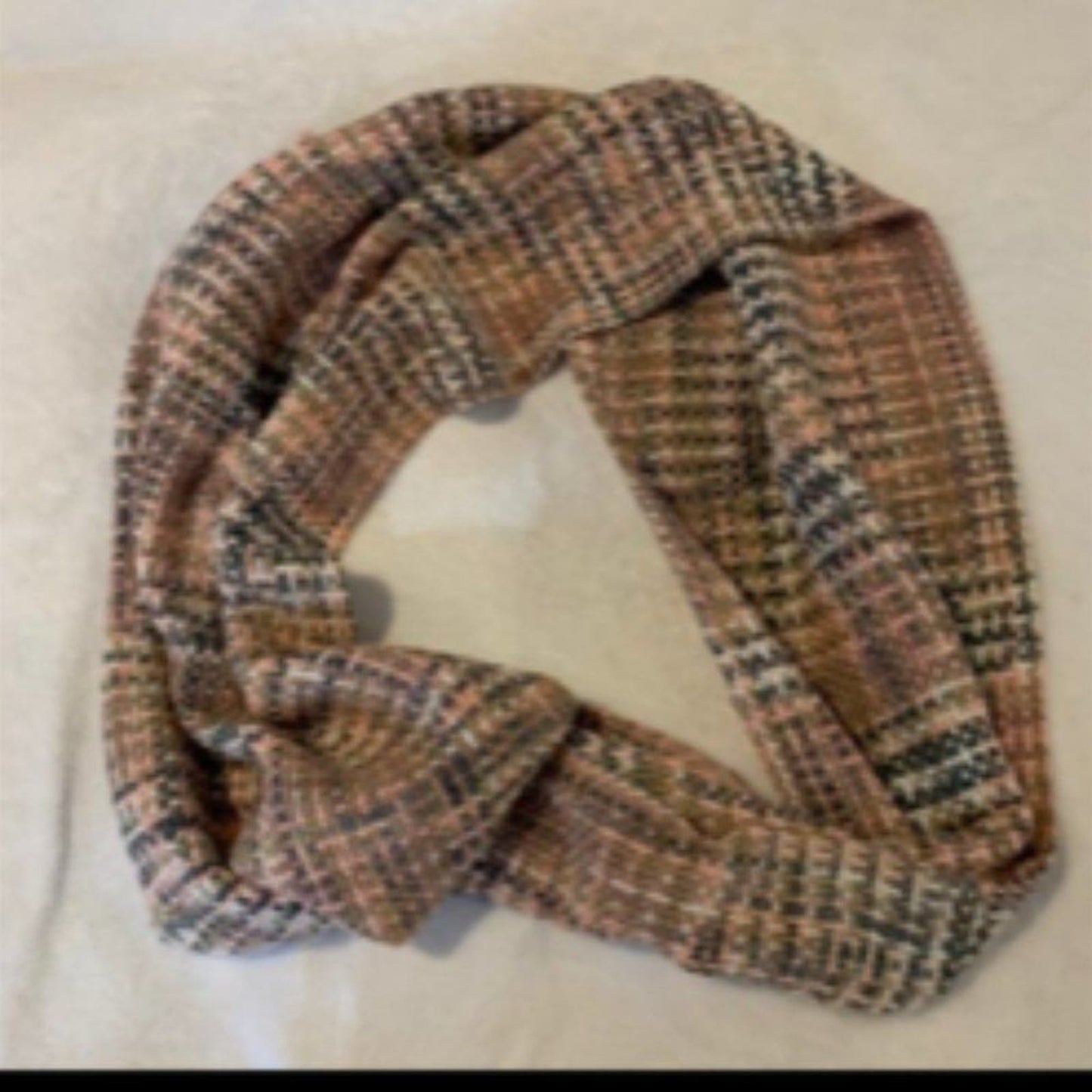 Demdaco Infinity pink woven threads scarf EUC