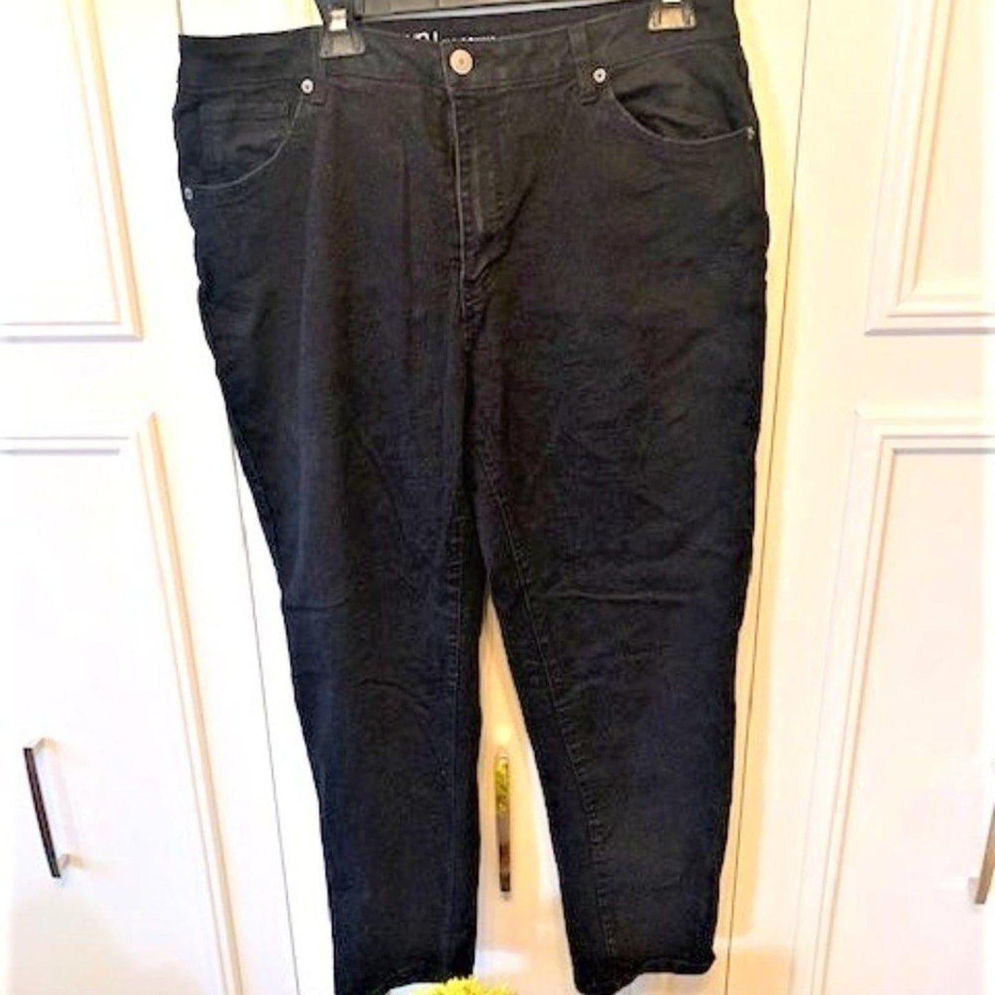 black high rise mom jeans  w/straight leg  17