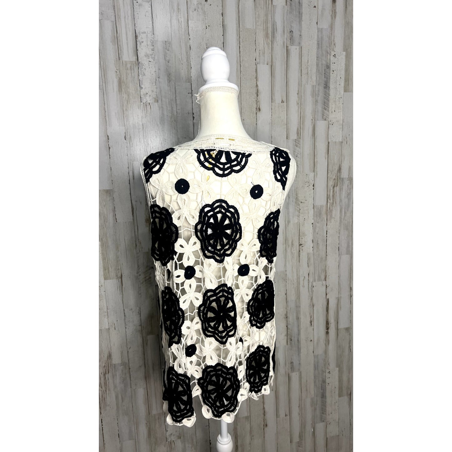 NWT House Of Harlow 1960 Women's Ivory Floral Crochet Open Front Vest - One Size