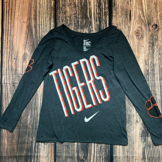 Nike Women's XL Gray Black Long Sleeve V-Neck Clemson Tigers Graphic T-Shirt