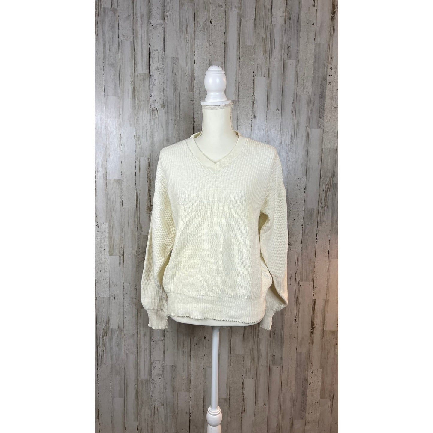 Vintage Aspetcuk Trading Co. Women's XL White V-Neck Knit Pullover Sweater