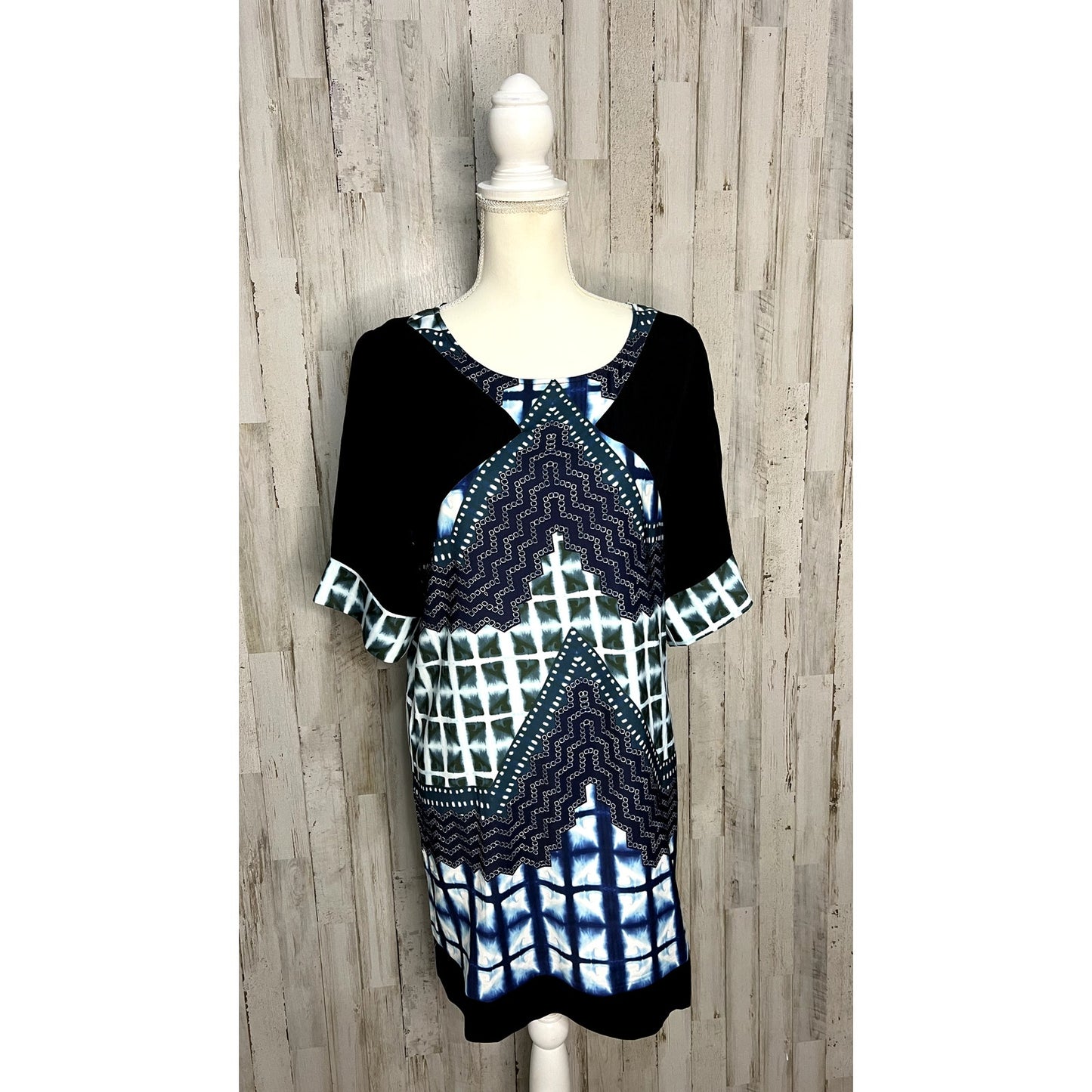 Minkpink Women's Blue Geometric Tribal Shift Dress Short Sleeve Size Small