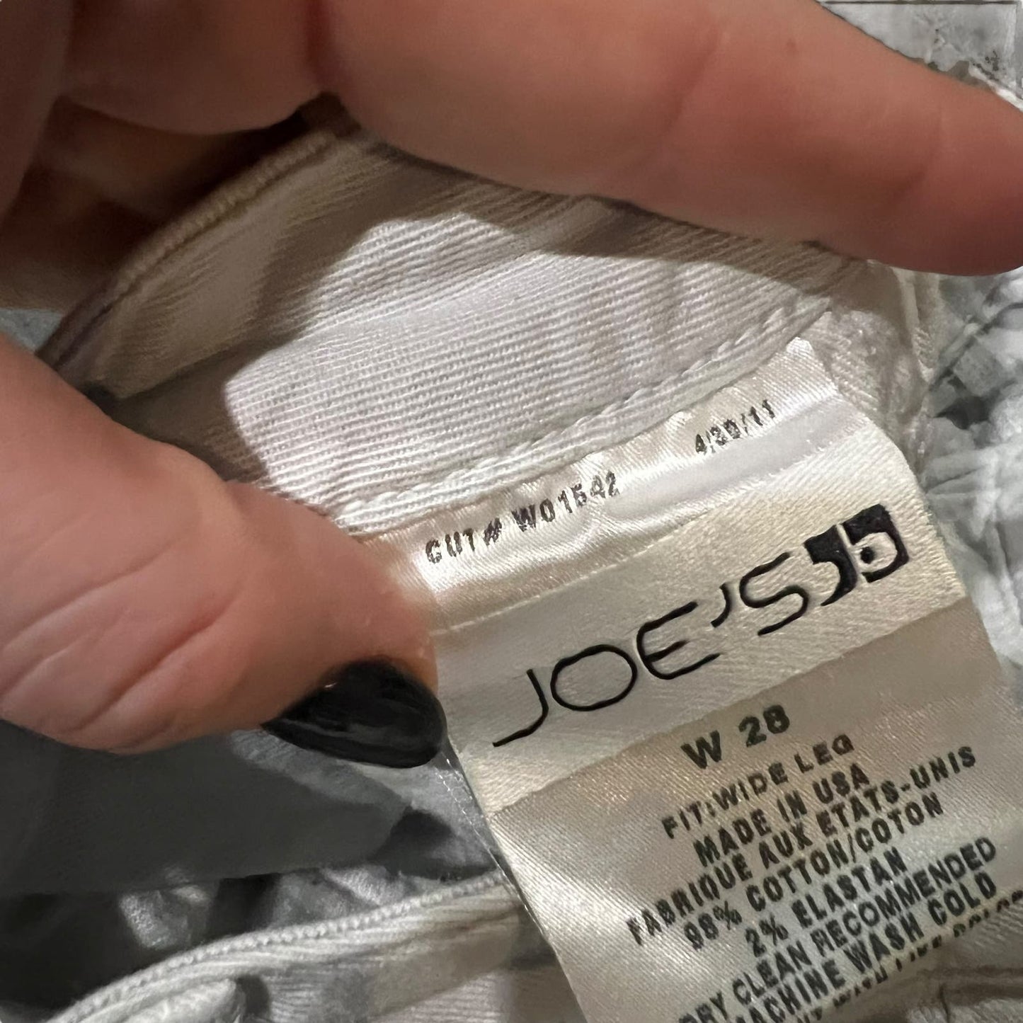 Joe's Jeans Water Wash/ Ivory 32" Inseam Flared Trousers Size 28