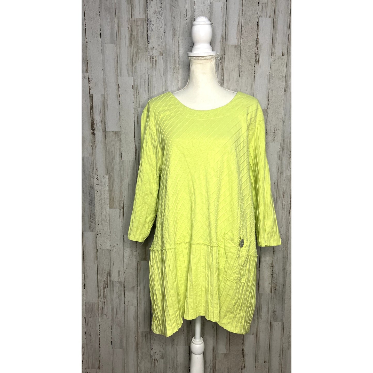 Lulu B Women's Size 1X Lime Green 3/4 Sleeve Tunic Blouse