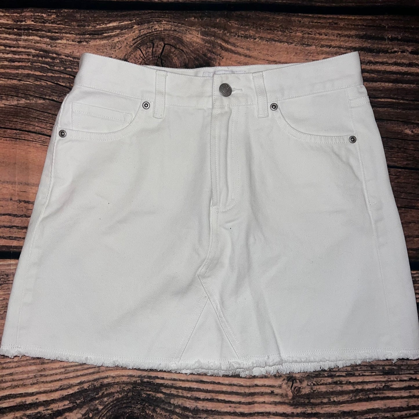 Southern Tide Women's White Denim Mini Skirt Size 25 Casual Frayed Hem