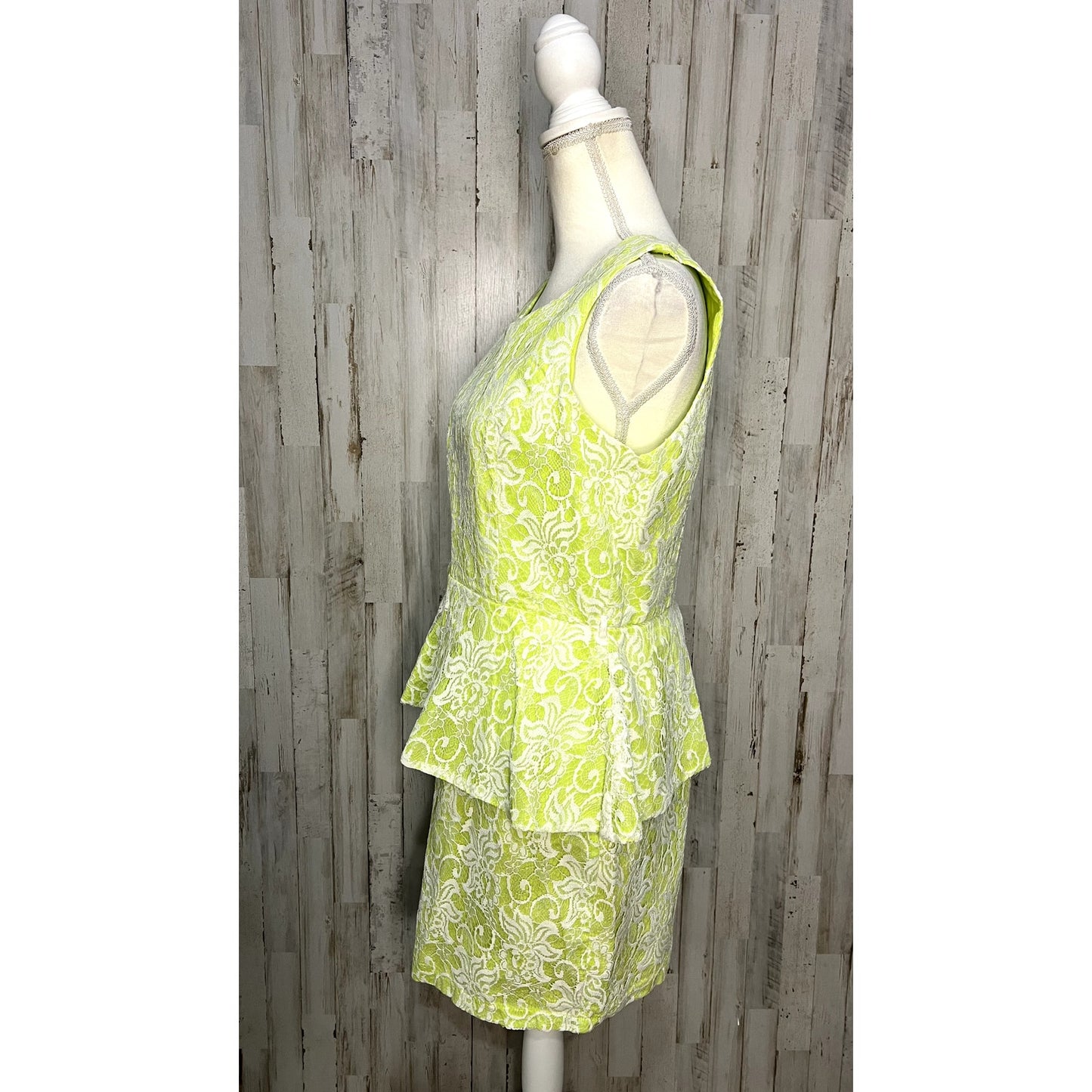 Romeo & Juliet Couture Women's Floral Peplum Dress Yellow Size Medium