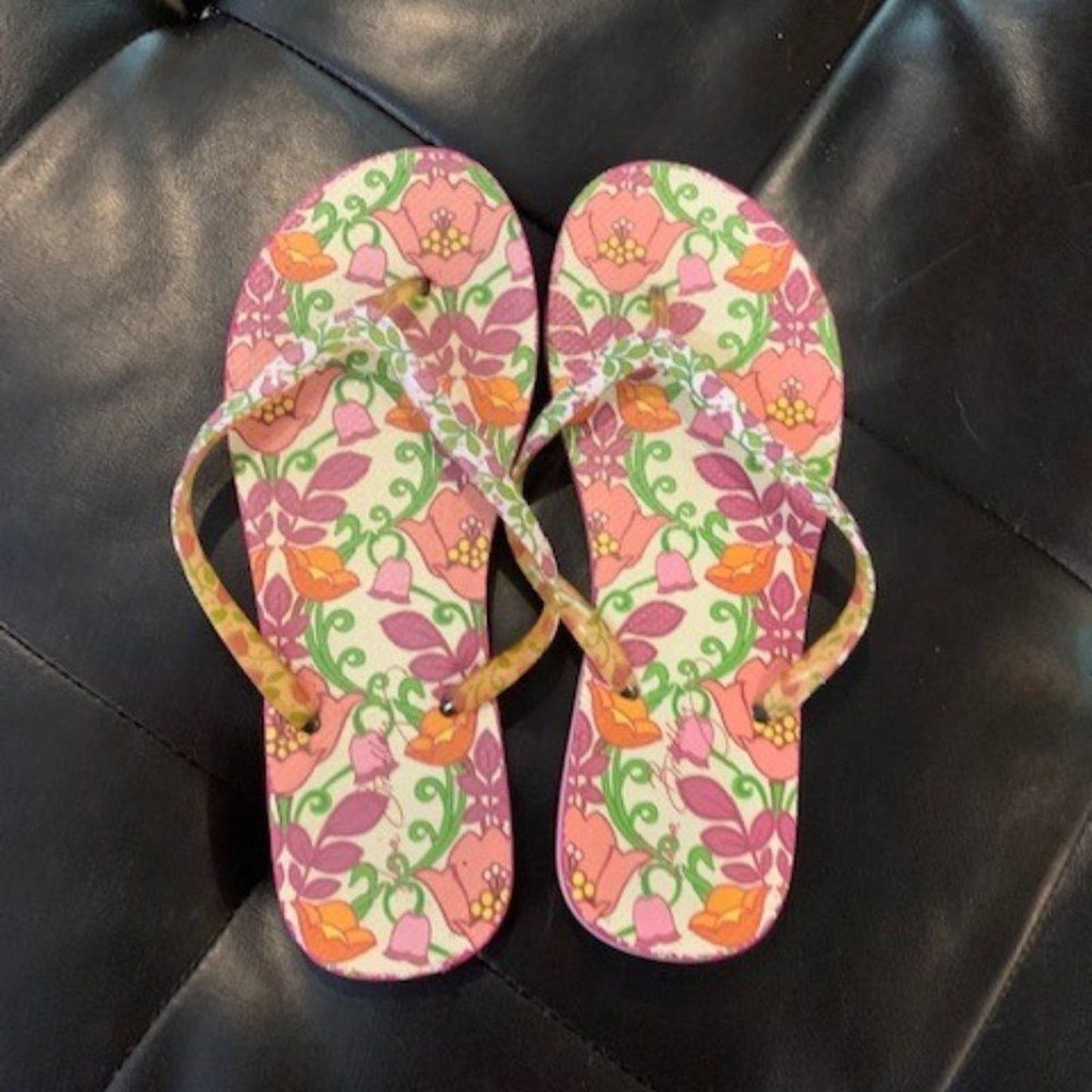 Vera Bradley Lilli Bell pink floral flip flops L