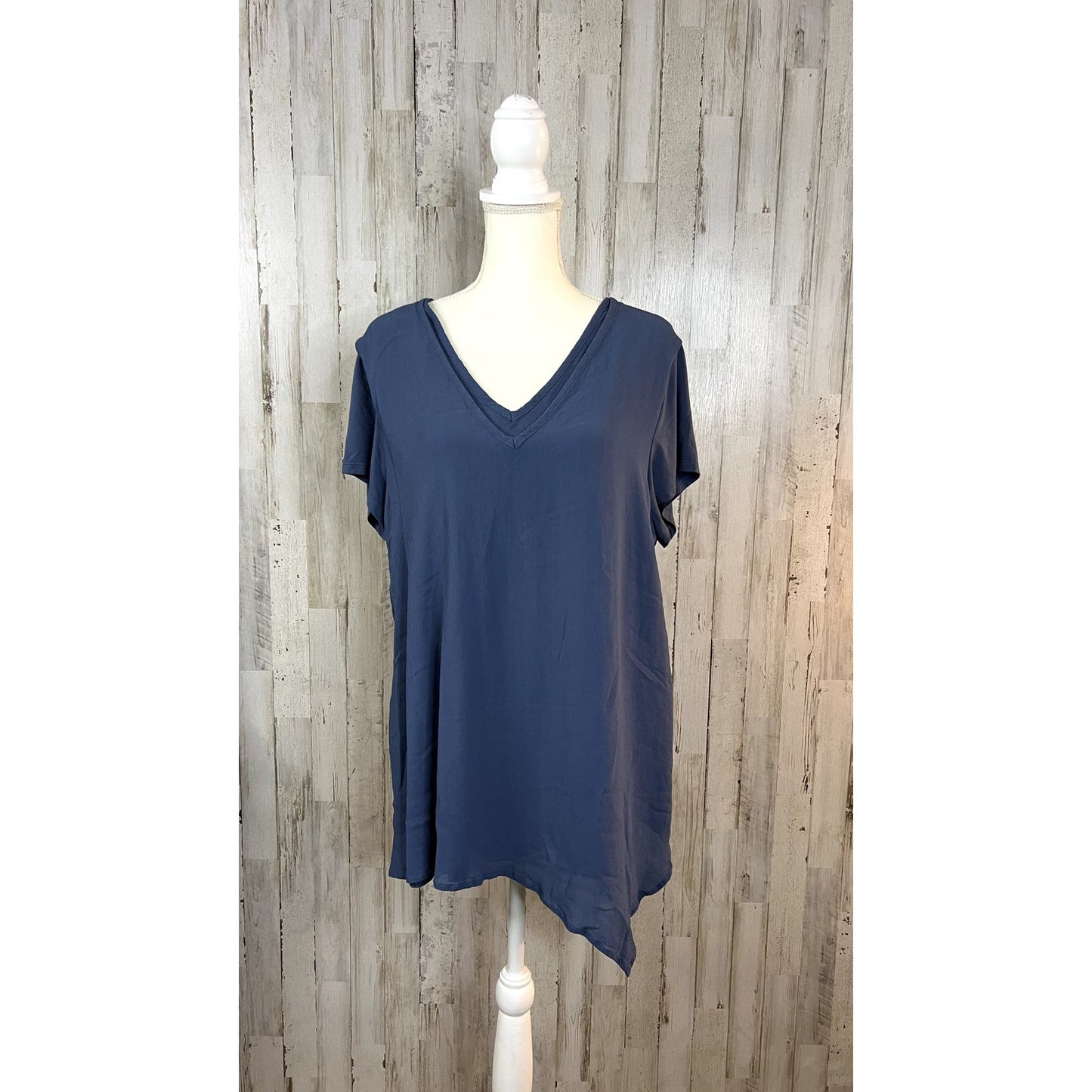 Soft Surroundings Women's V-Neck Asymmetrical Hem Short Sleeve Top Blue Size XL